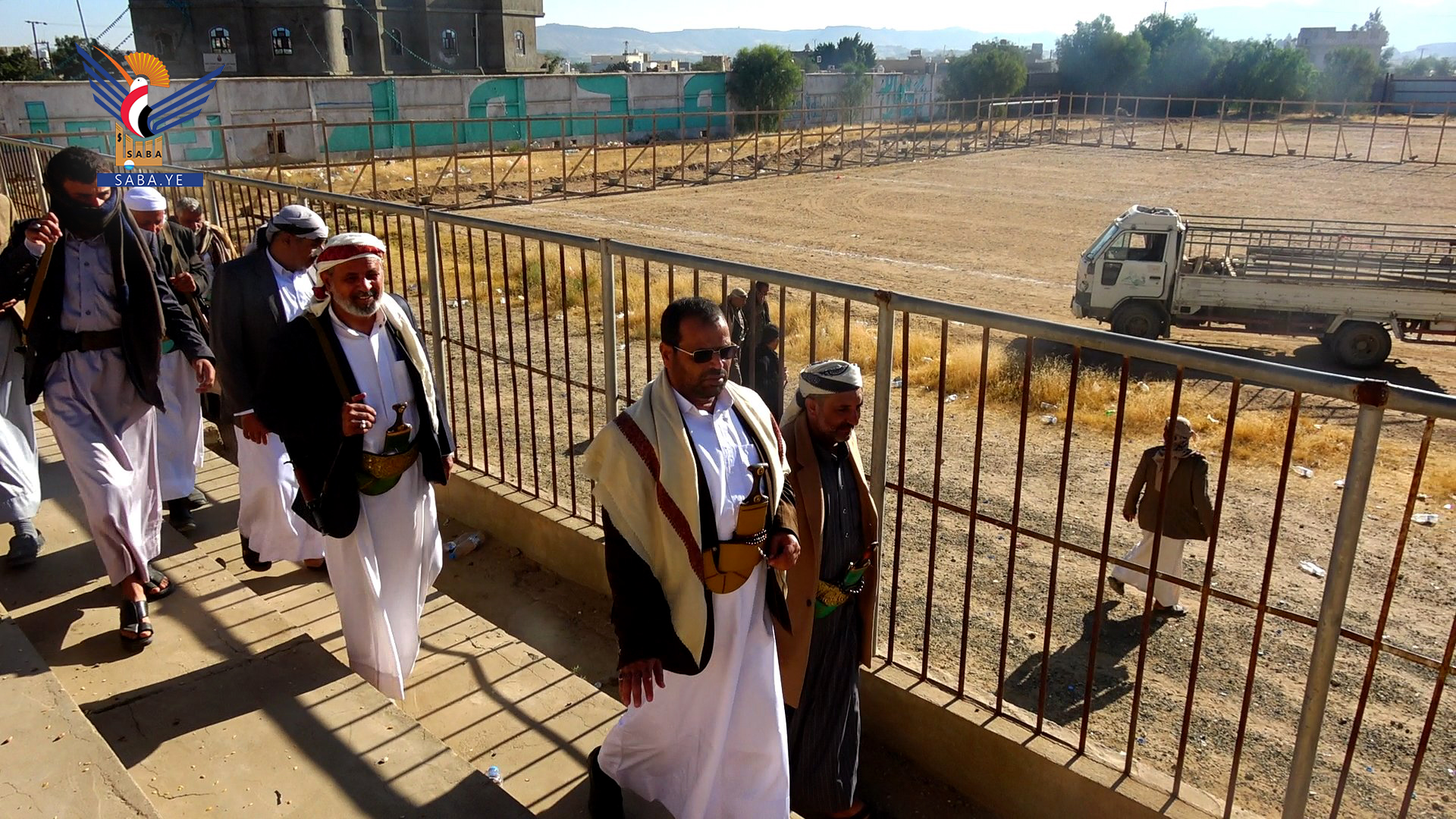 الاطلاع على الترتيب والتجهيز لساحة العرس الجماعي بصعدة